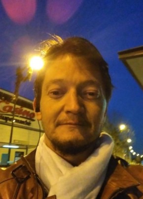 Michel, 49, République Française, Carrières