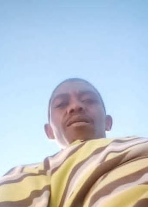 Cosmas Masotsha из Newcastle 38 лет