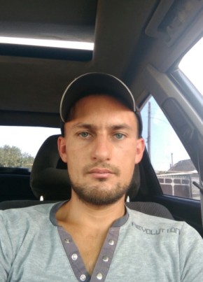 Александр, 36, Россия, Небуг