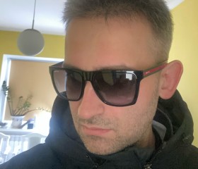 Viktor, 38, London
