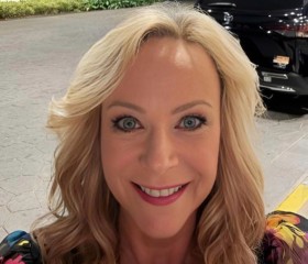 Mona, 49, Wigan