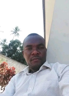Kiukala, 44, Tanzania, Dar es Salaam