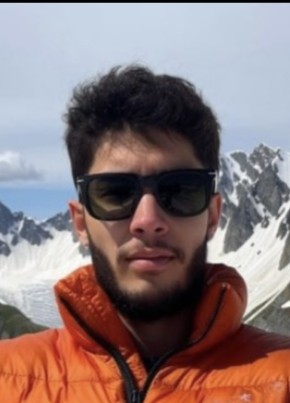 Амир из Большого Камени 22 года