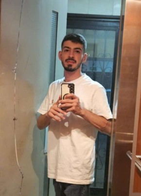 Hussein из طرابلس 22 года