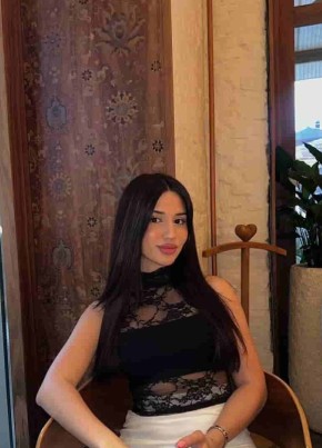 Anna, 33