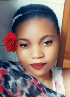 Maëva, 20, Republic of Cameroon, Douala