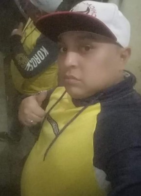 Javier Santana, 31, República del Ecuador, Pasaje