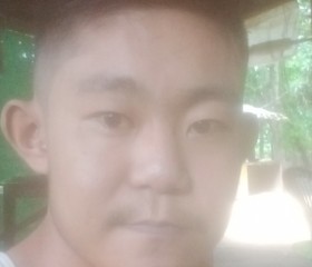 Yan, 18, Yangon