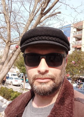 Ersen Özseçgin, 44, Türkiye Cumhuriyeti, İstanbul