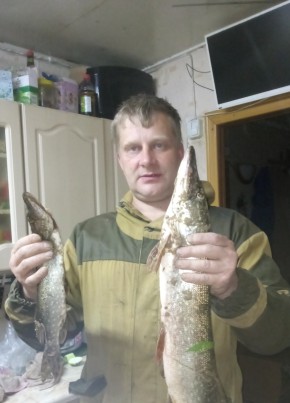 Он из Шарьи 47 лет