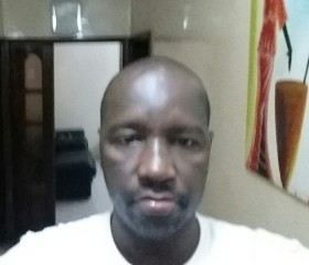 moussa, 47 лет, Dakar