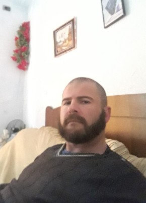 Klemend Gjonaj, 29, Albania, Lezhë