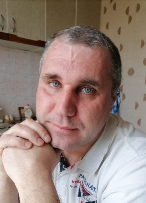 Серж из Строители 48 лет