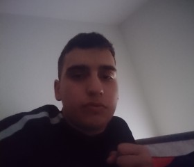 Angel, 23, Villa de Vallecas