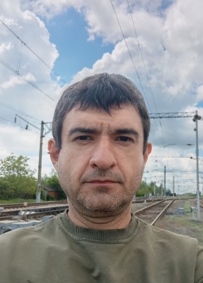 Анар Атакишиев из Зверево 42 года