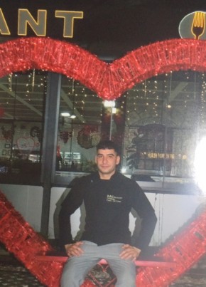 Emre из Kayseri 28 лет