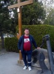 Oleg, 49, Strelka