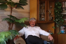 Ruslan, 65 - Just Me