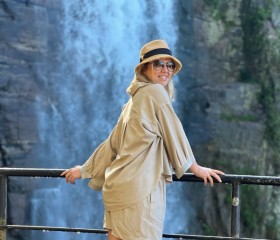 Elena, 49, Vienna