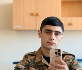 Rustam, 19, Ejmiatsin
