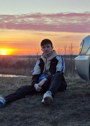 Максим из Таганрога 22 года