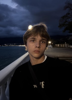 Даниил из Геленджика 19 лет