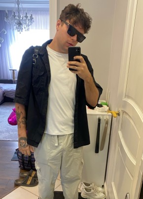 Anton 27 лет