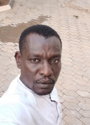 Alwali из Ndjamena 32 года