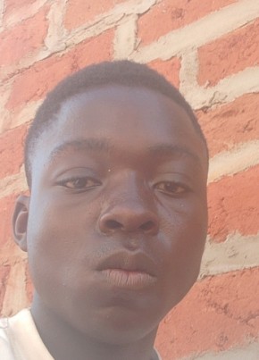 Charles из Lusaka 19 лет