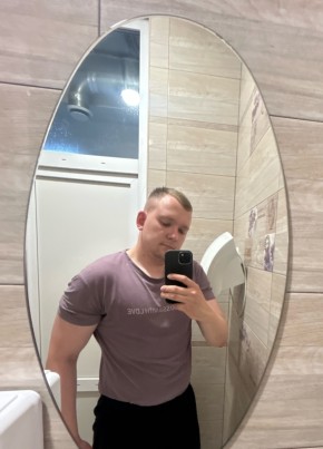 Денис из Брянска 22 года