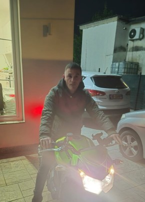 Blerim из Vlorë 32 года