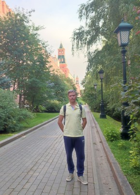 Леонид из Москвы 49 лет