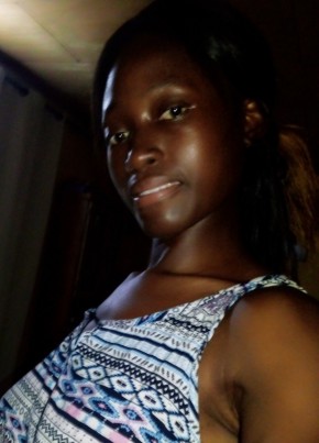 Clementine, 21, Republic of Cameroon, Yaoundé