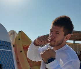 Evgeniy, 26, Dubai