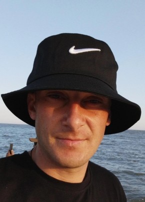 Дмитрий из Аксая 34 года