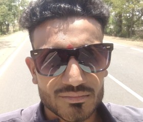 जय, 18, Ashta (Madhya Pradesh)
