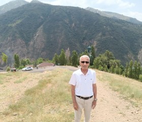 Abduvakhob, 65, Tashkent