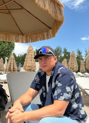 Искендер из Бишкека 25 лет