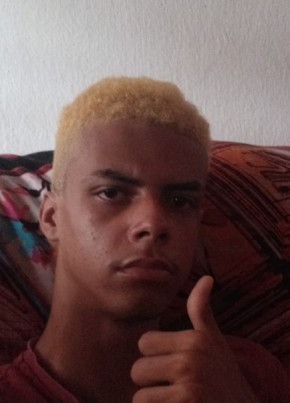 Yryrururururu из Paulista 20 лет