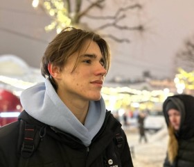 Илья, 18 лет, Санкт-Петербург