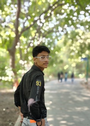 Ravi Sharma, 18, India, Surat