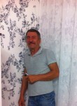 юрий, 66 лет, Омск