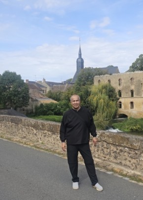 Махмуд из Girona 52 года