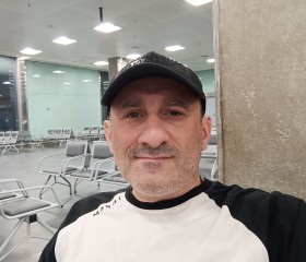 ROBERTO, 40, Salamanca (Madrid)