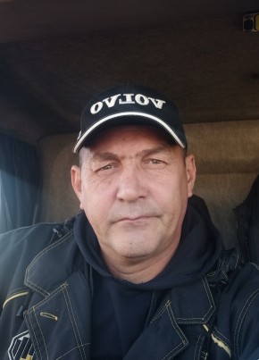 Рустам из Губкинския 46 лет