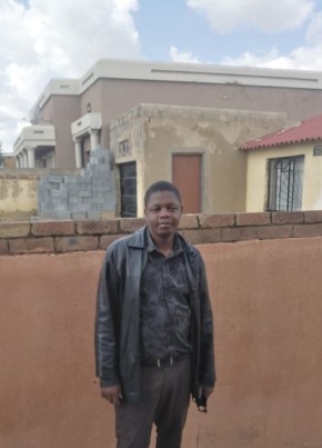 Ntokozo Phakathi, 40, iRiphabhuliki yase Ningizimu Afrika, IGoli