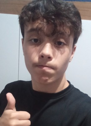 Lucas из Porto Alegre 19 лет