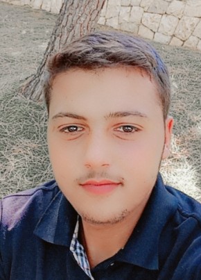 ابن سوريا из بَيْرُوت 18 лет