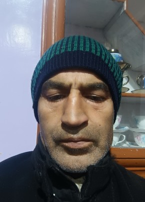 Bashir, 18, India, Srinagar (Kashmir)