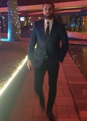 Ali Akkaynak, 34, Türkiye Cumhuriyeti, İzmir